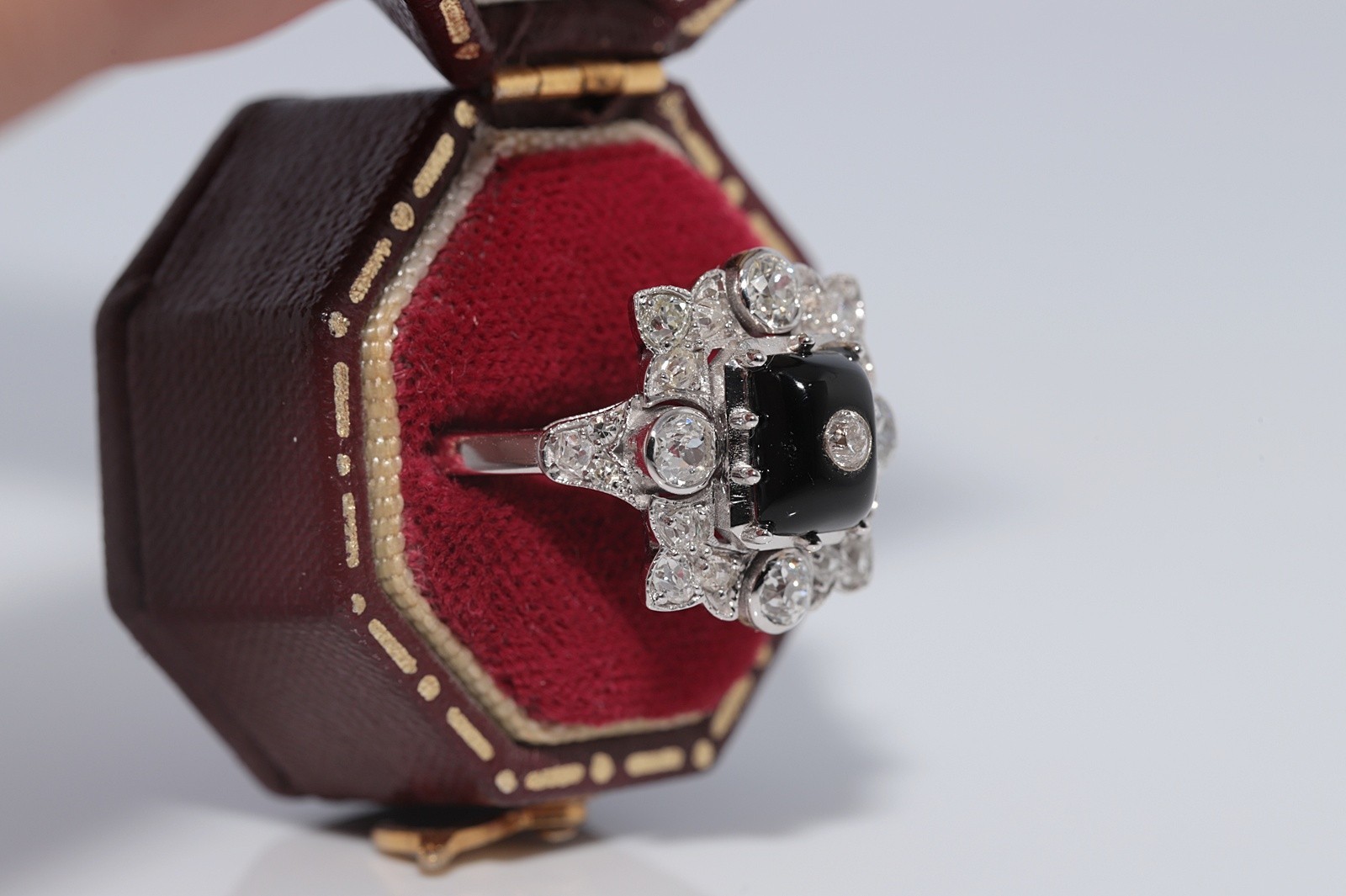 New Made 18k Gold Estate Natural Diamond Onyx Decorated Square Ring