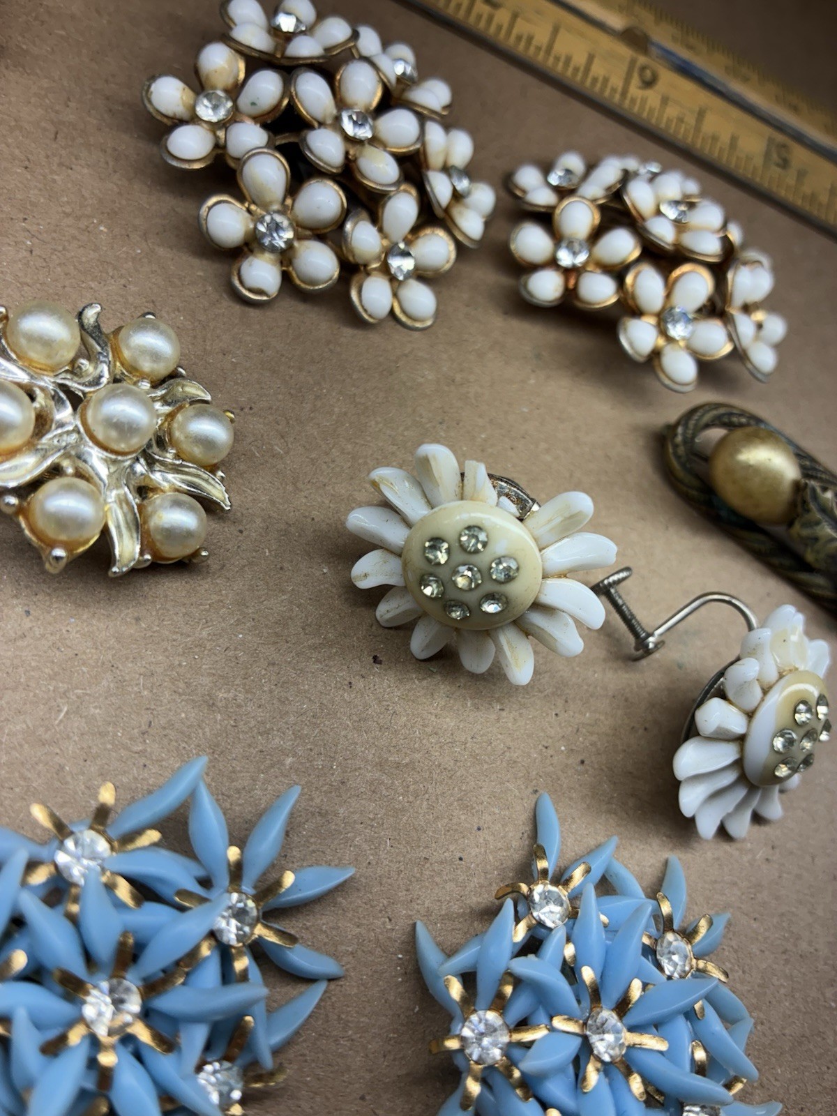 vintage flowers leaves 60’s – 80’s earrings lot brooch