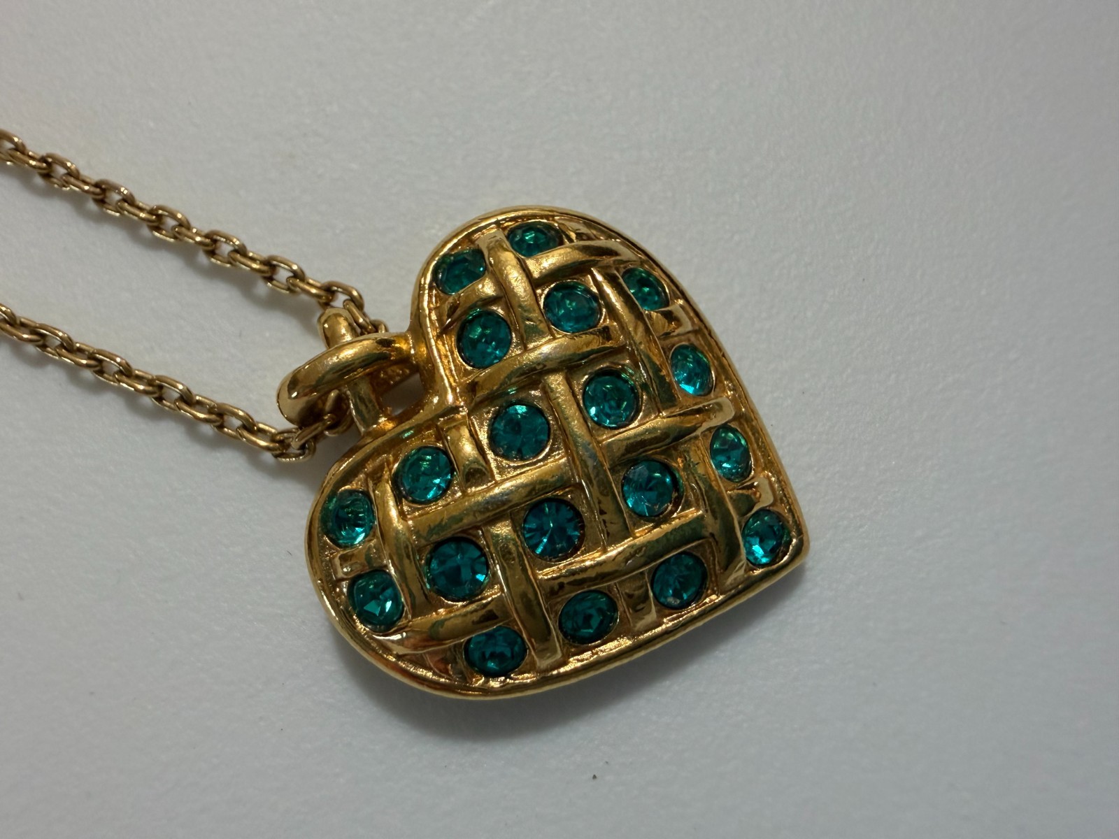 Vintage Avon Lattice Weave Heart Pendant Necklace Teal Aquamarine Rhinestone
