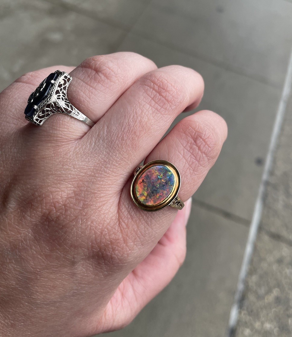 Vintage Opal Blue Green Orange Oval 14K Yellow Gold Bezel Set Ring 4.05 grams