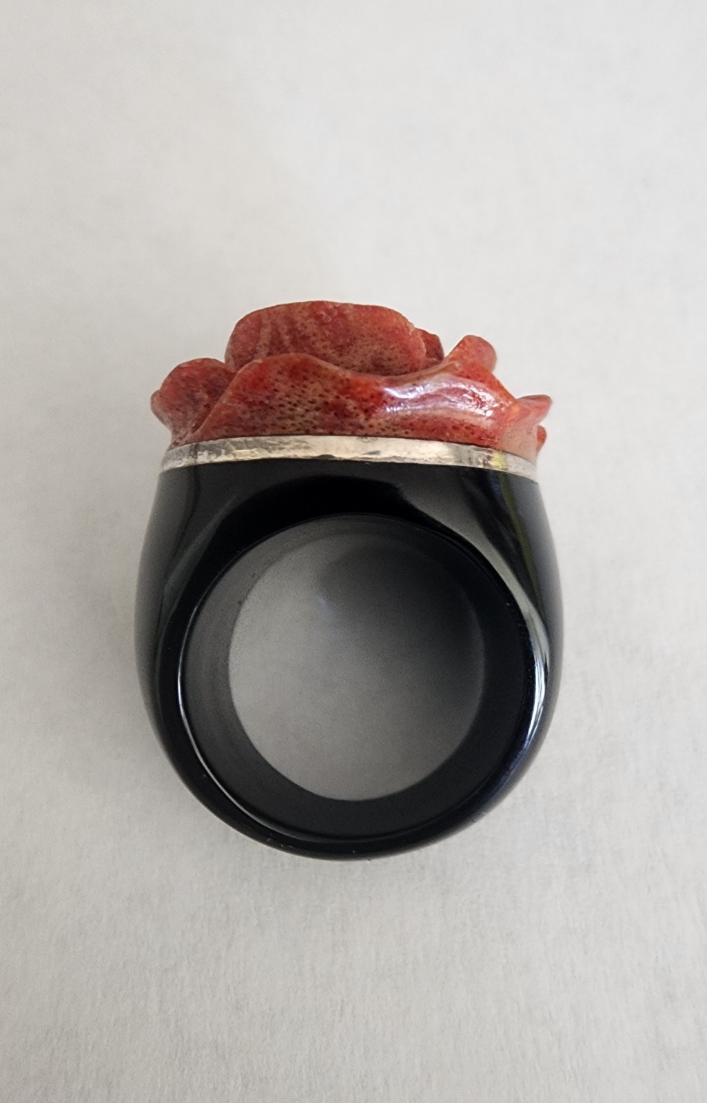 Vintage Carved Red Sponge Coral Rose Ring With Solid Black Onyx Band – Size 9