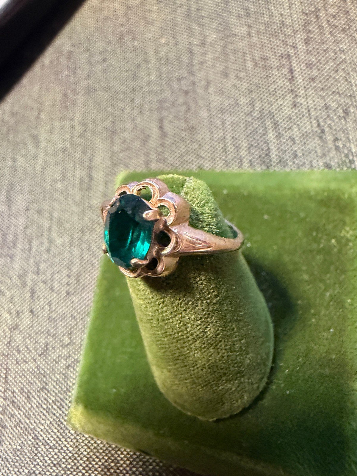 Vintage Sim. Emerald Stamped 10k SOLID Gold Ring Sz 5 May Birth Stone 1.44g
