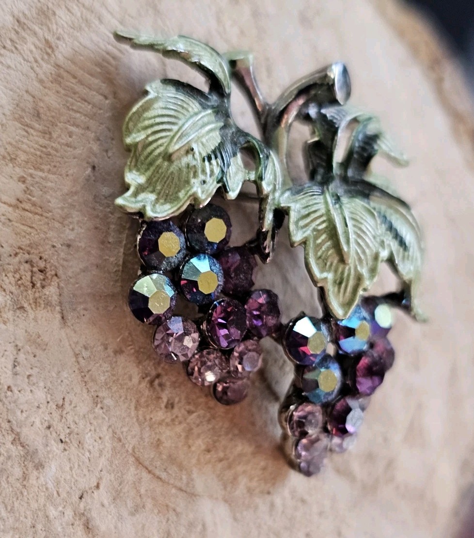 Vtg Brooch Grapes Vine Bunch Cluster Purple AB Rhinestone Enamel Silvertone
