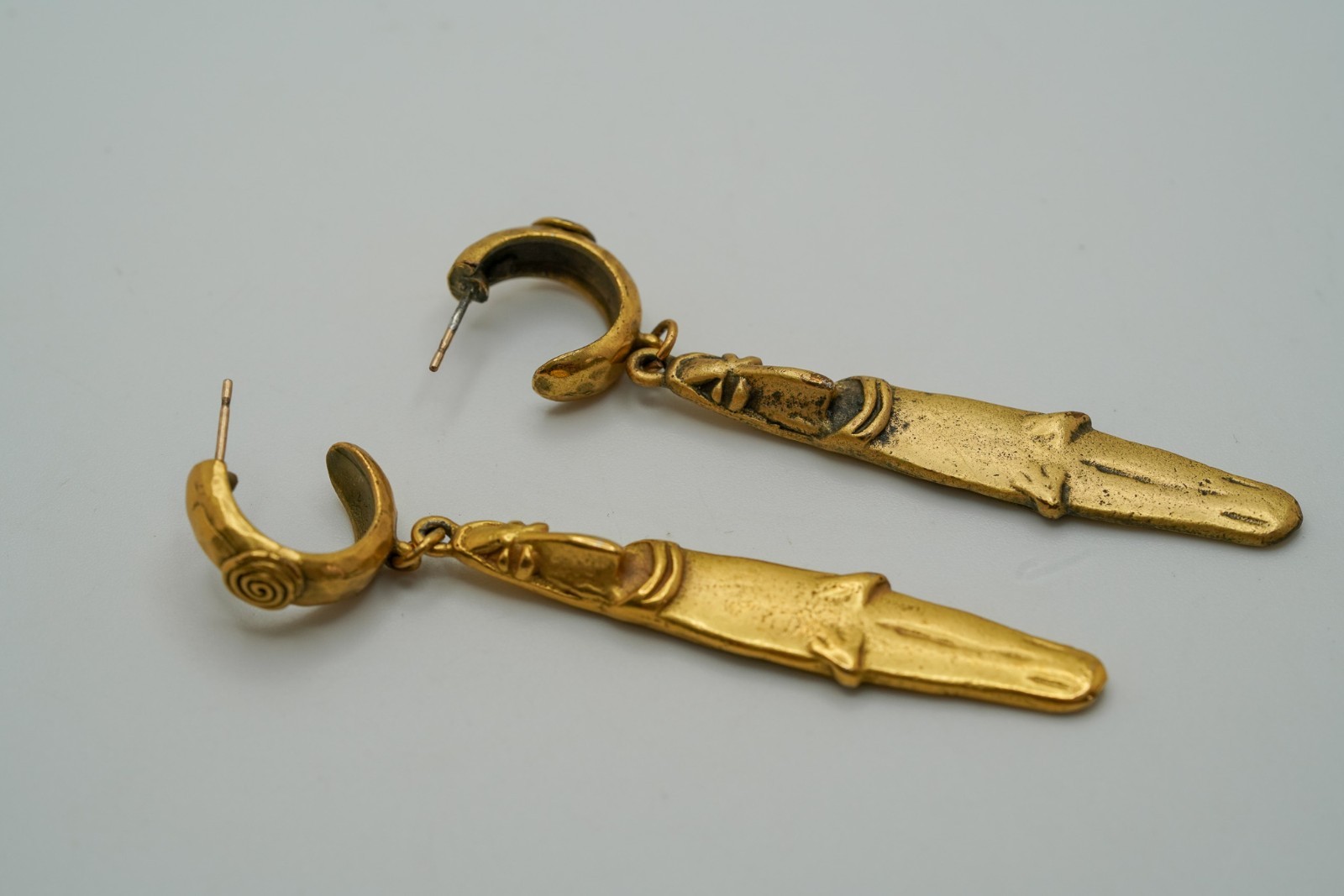 Vintage ALVA Primitive Gold Tone Dangle Earrings 7cm JB43