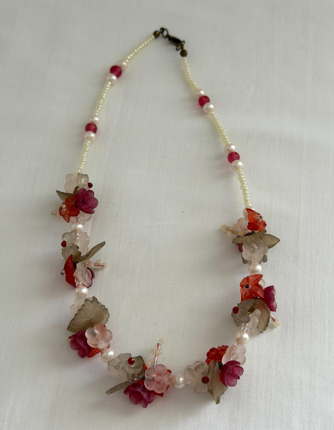 Vintage faux pearl bead plastic flowers leaves Necklace lightweight