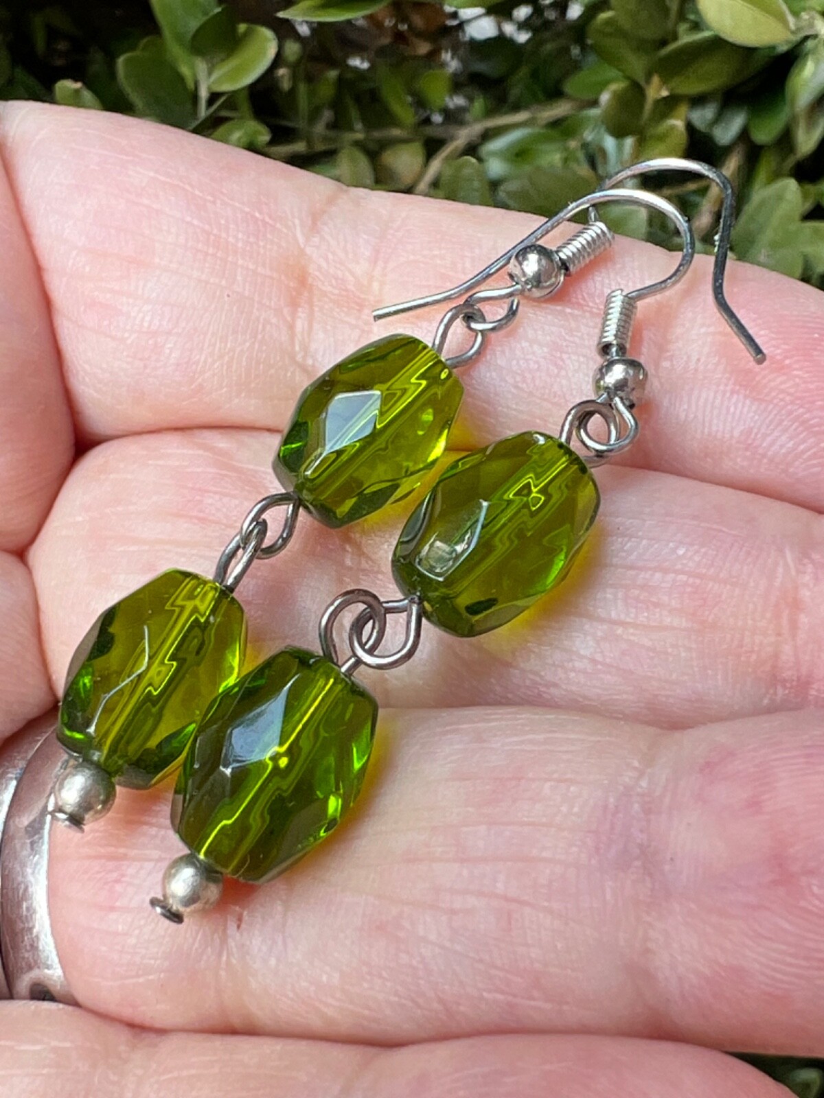 VINTAGE VIVID PERIDOT GREEN COLOR FACETED PASTE GLASS LONG DANGLE DROP EARRINGS
