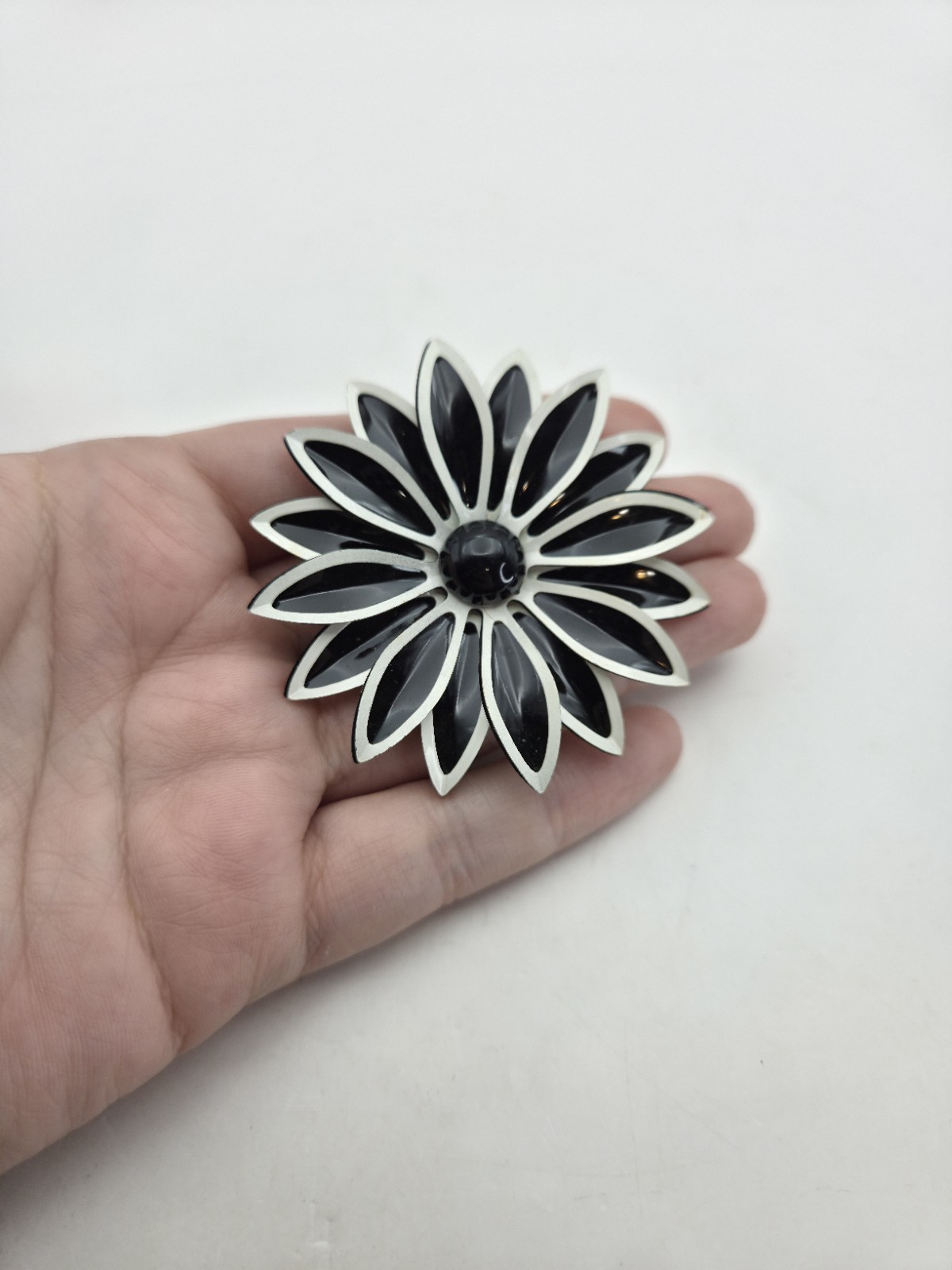 Vintage White Black Enamel Flower Brooch Mid Mod Pin 2.5″ Floral Monochrome