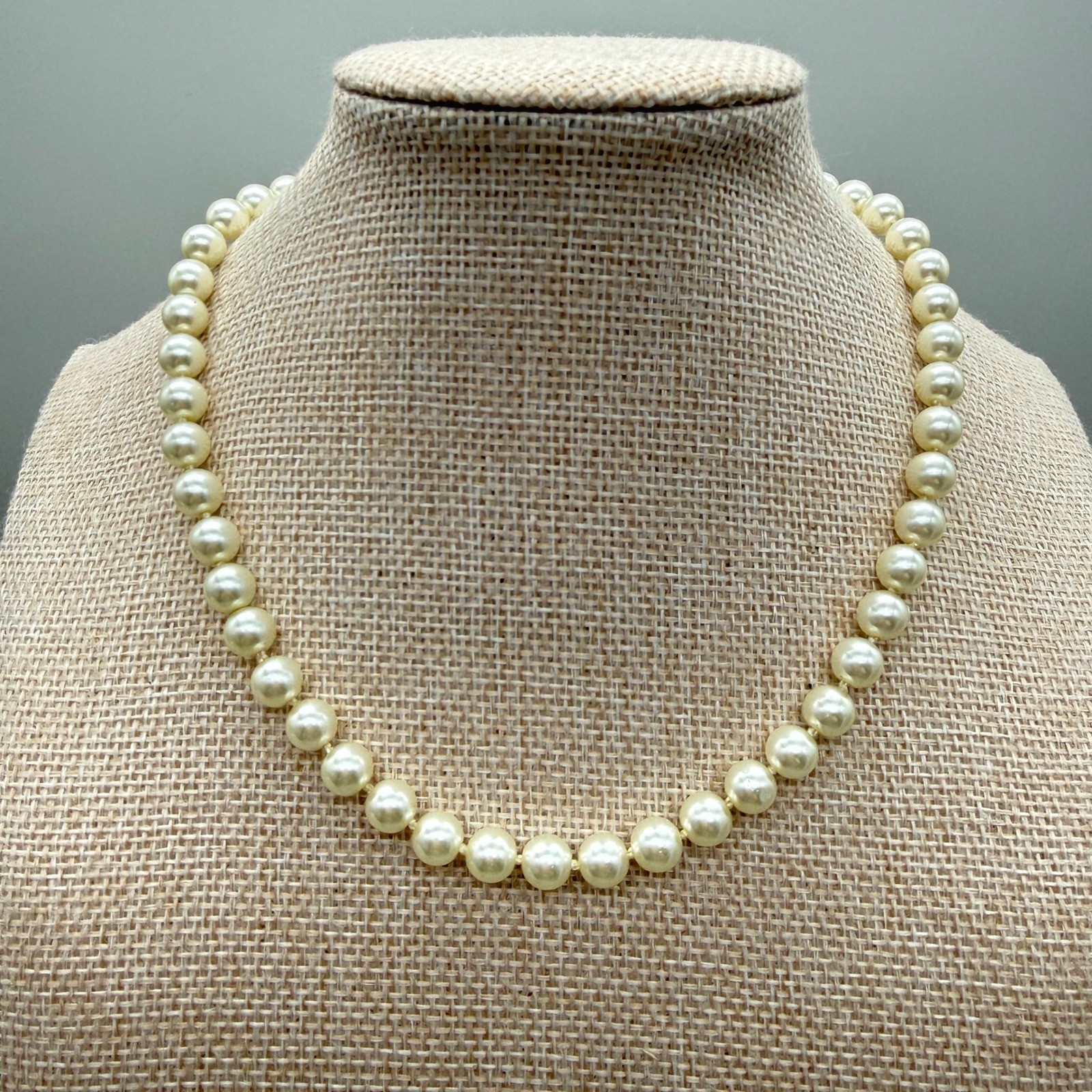 Vintage Majorica Spain Pearl Necklace 7mm 18″ Double Knotted Gold Tone Clasp