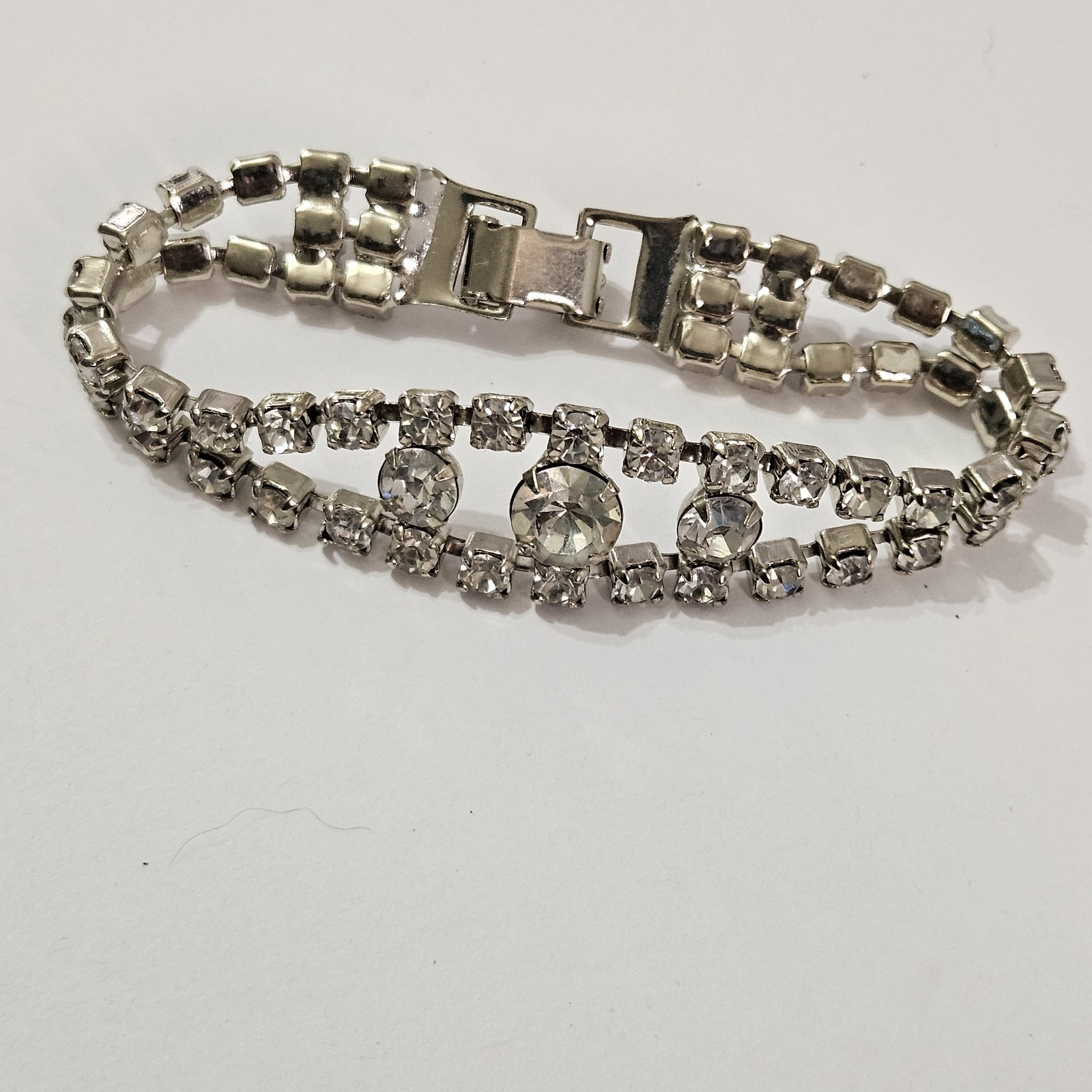 Elegant Vtg 7″ Rhinestone Bracelet 2 Rows Of Small Stones 3 Larger Center Stones