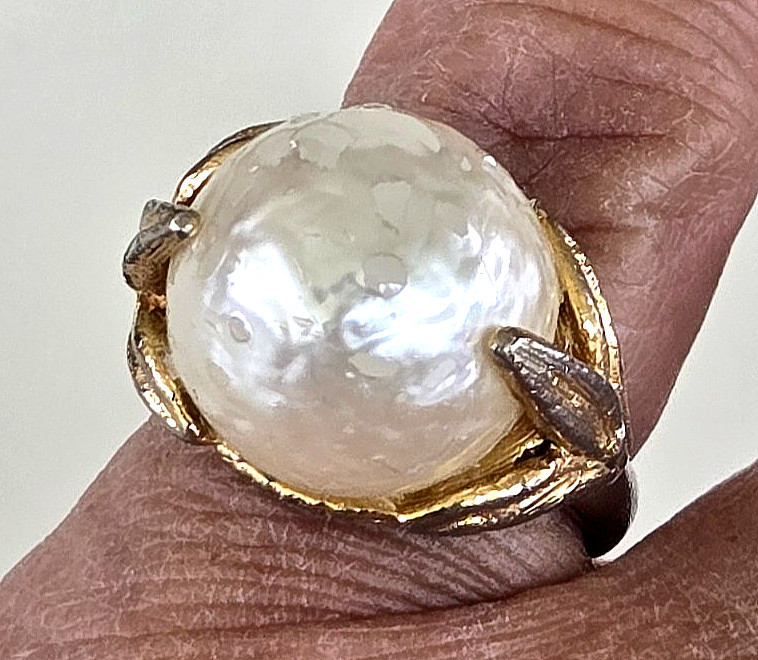 Vintage Faux Baroque Pearl Cluster Leaves Gold Tone Ring Size 4.25 Adjustable