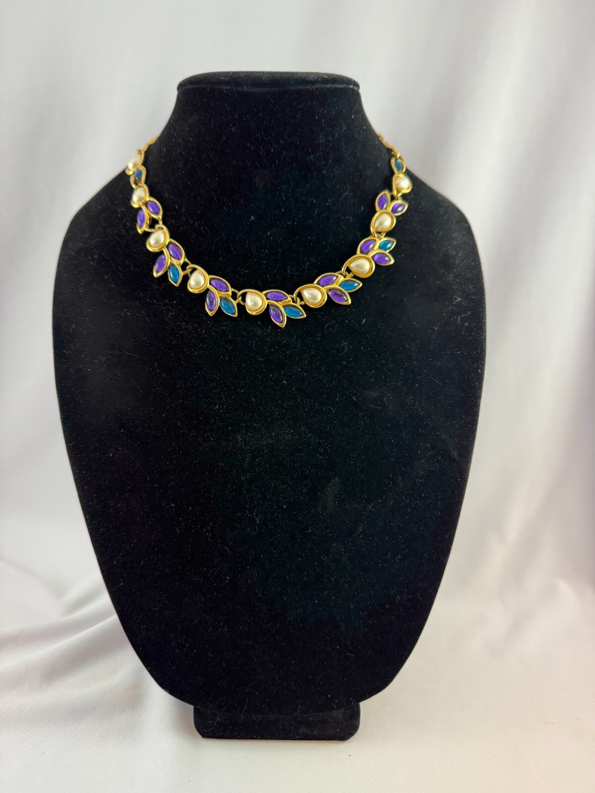 Vintage TRIFARI Purple Green Faux Pearl Gold Tone Necklace 1970’s