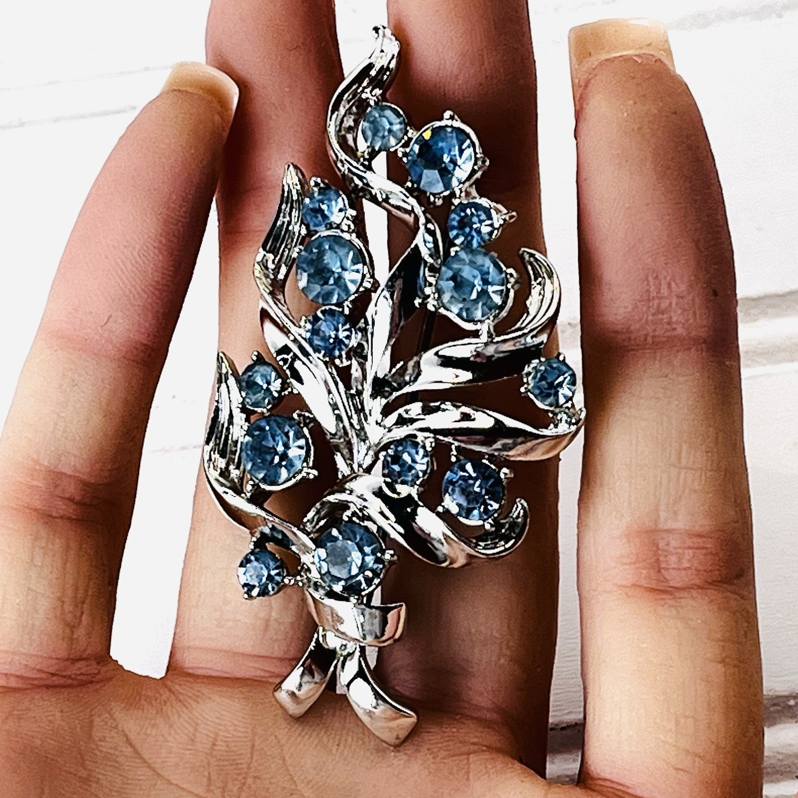 Vtg 1960s Blue Prong Set Rhinestone Brooch Pin -Floral Bouquet – 3” – Silvertone