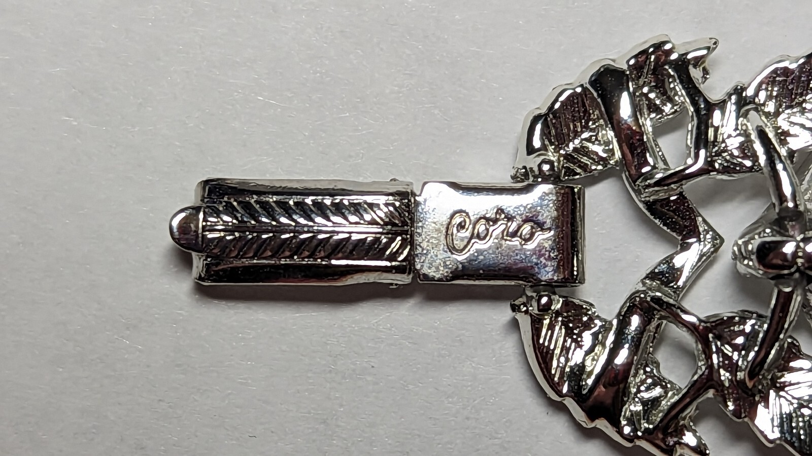 VINTAGE CORO BRACELET SIGNED ABOUT 7 1/2″ LONG