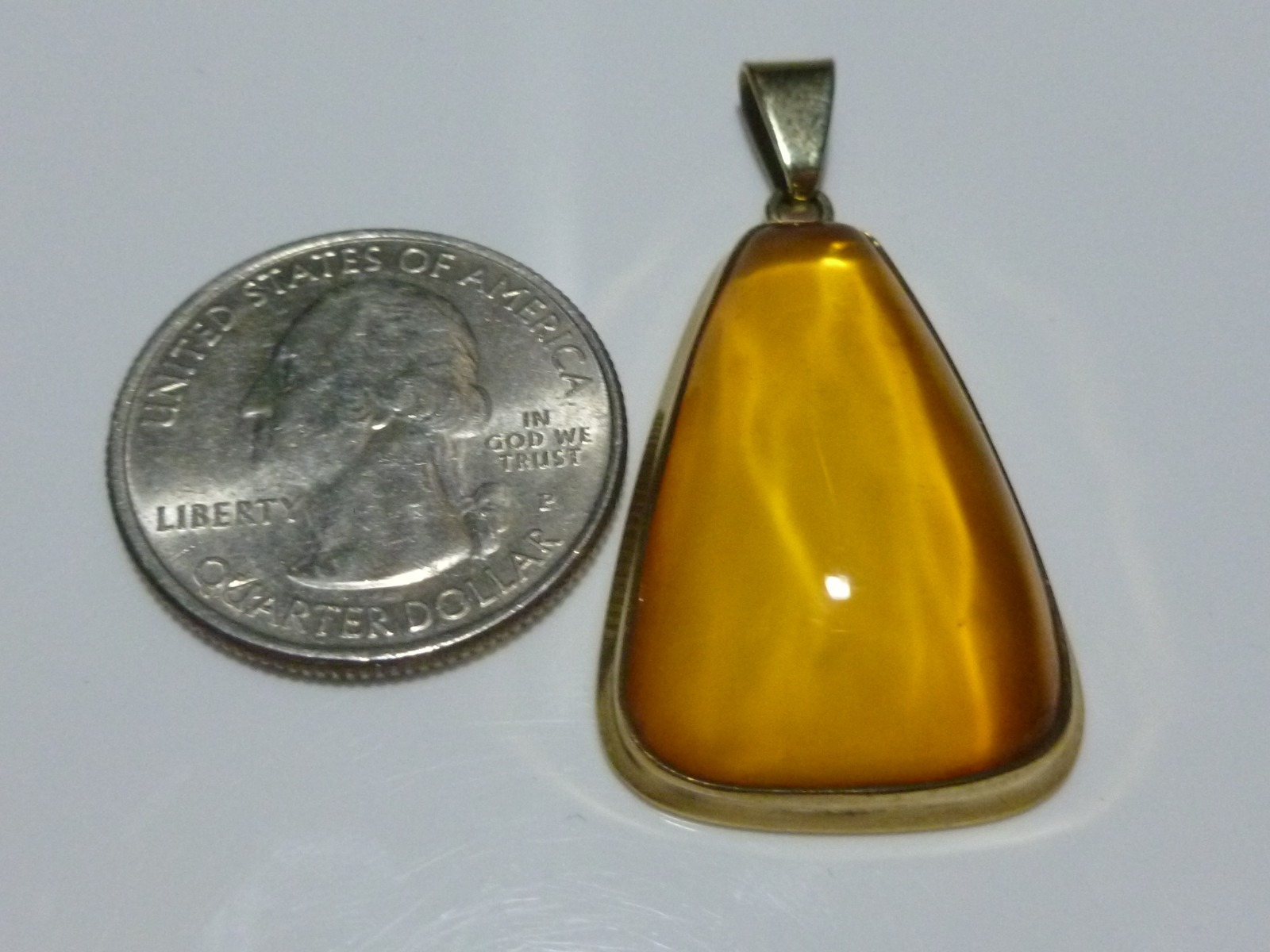 ANTIQUE OLD 333 8K GOLD HONEY AMBER BALTIC WOMENS ESTATE NECKLACE PENDANT