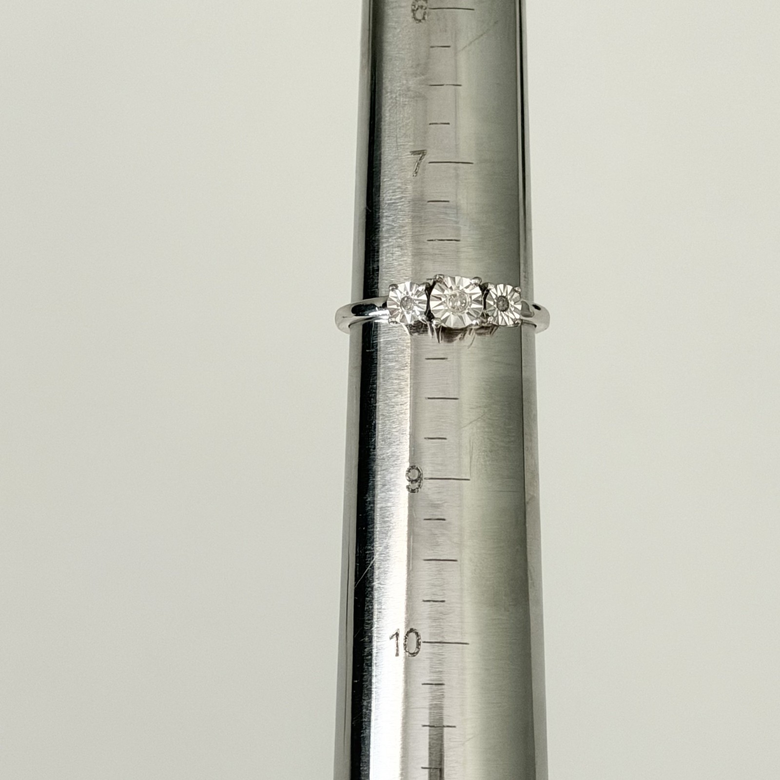 Vintage 925 Sterling Silver Genuine Diamond 3 Stone Accents Ring Size 8