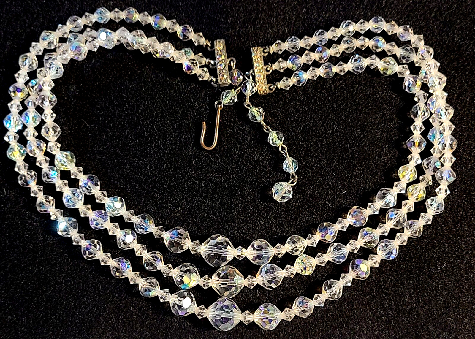 VINTAGE STUNNING 3 STRAND AURORA BOREALIS FACETED GLASS NECKLACE