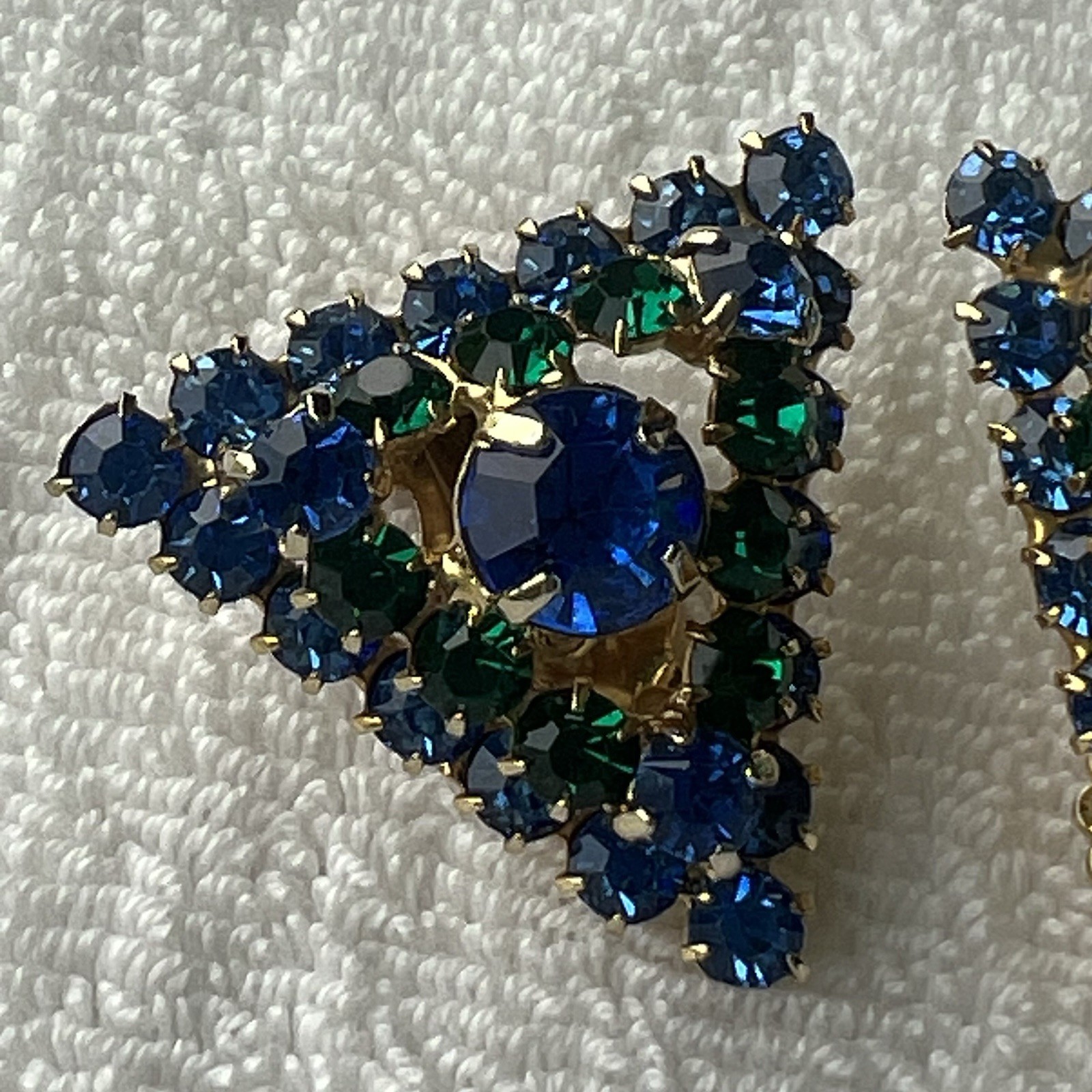 Vivid & Fancy Blue Green Rhinestones Clip On Earrings In Triangles