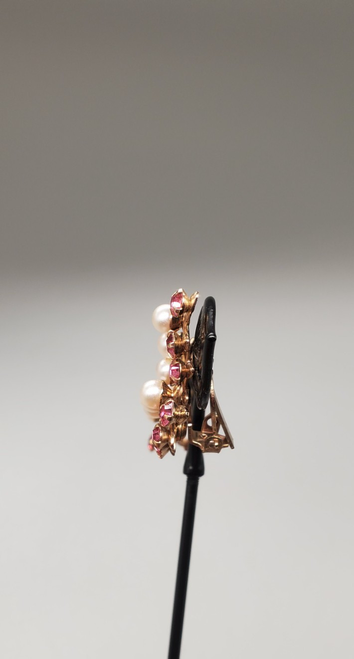Vintage Pink stone and Faux Pearl Gold tone Huggie Earrings 1.25″ pl02