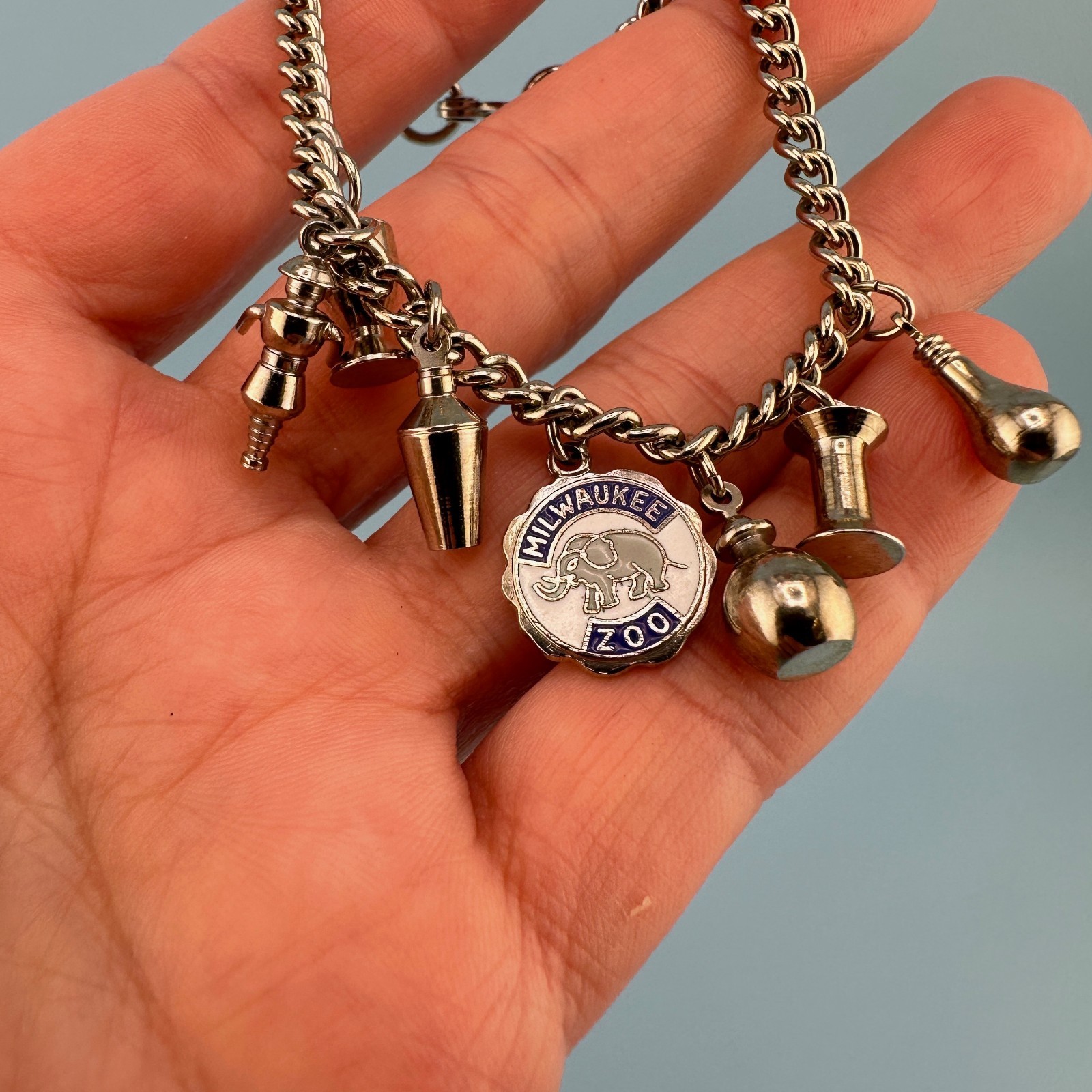 Vintage Charm Bracelet Silver Tone Sister Clasp Milwaukee Zoo Light Bulb 6.5″