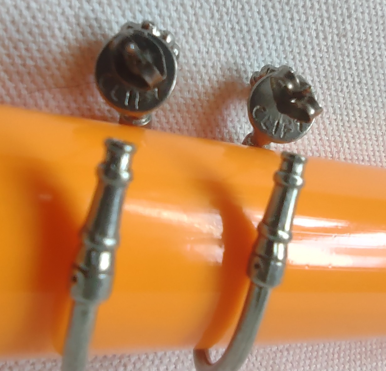 JIM CLIFT SIGNED PEWTER GARDEN HOSE EARRINGS 1 1/8″ HOOP POSTS