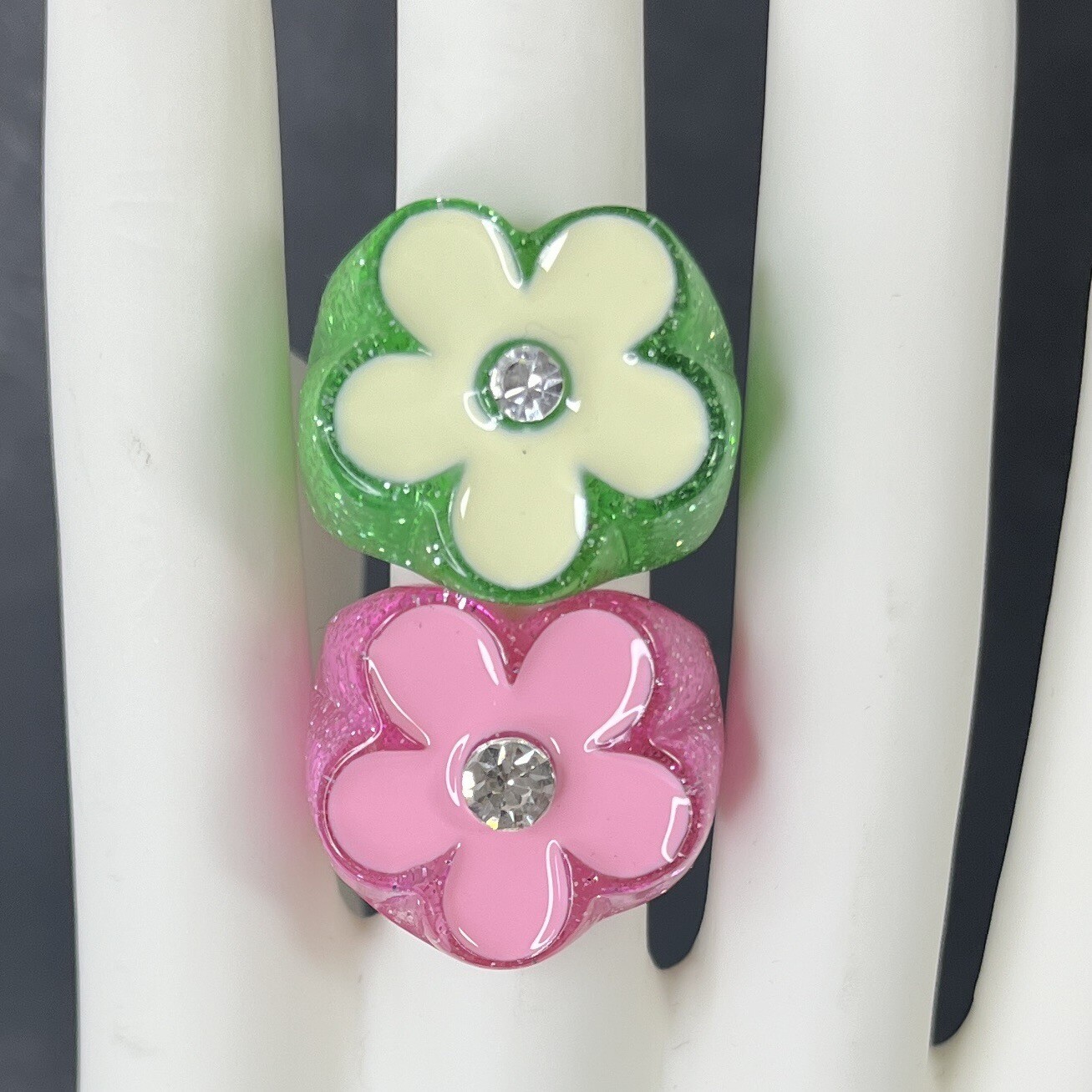 Chunky Lucite Flower Rings Rhinestone Pink Green Glitter Size 7 Retro Daisy Set