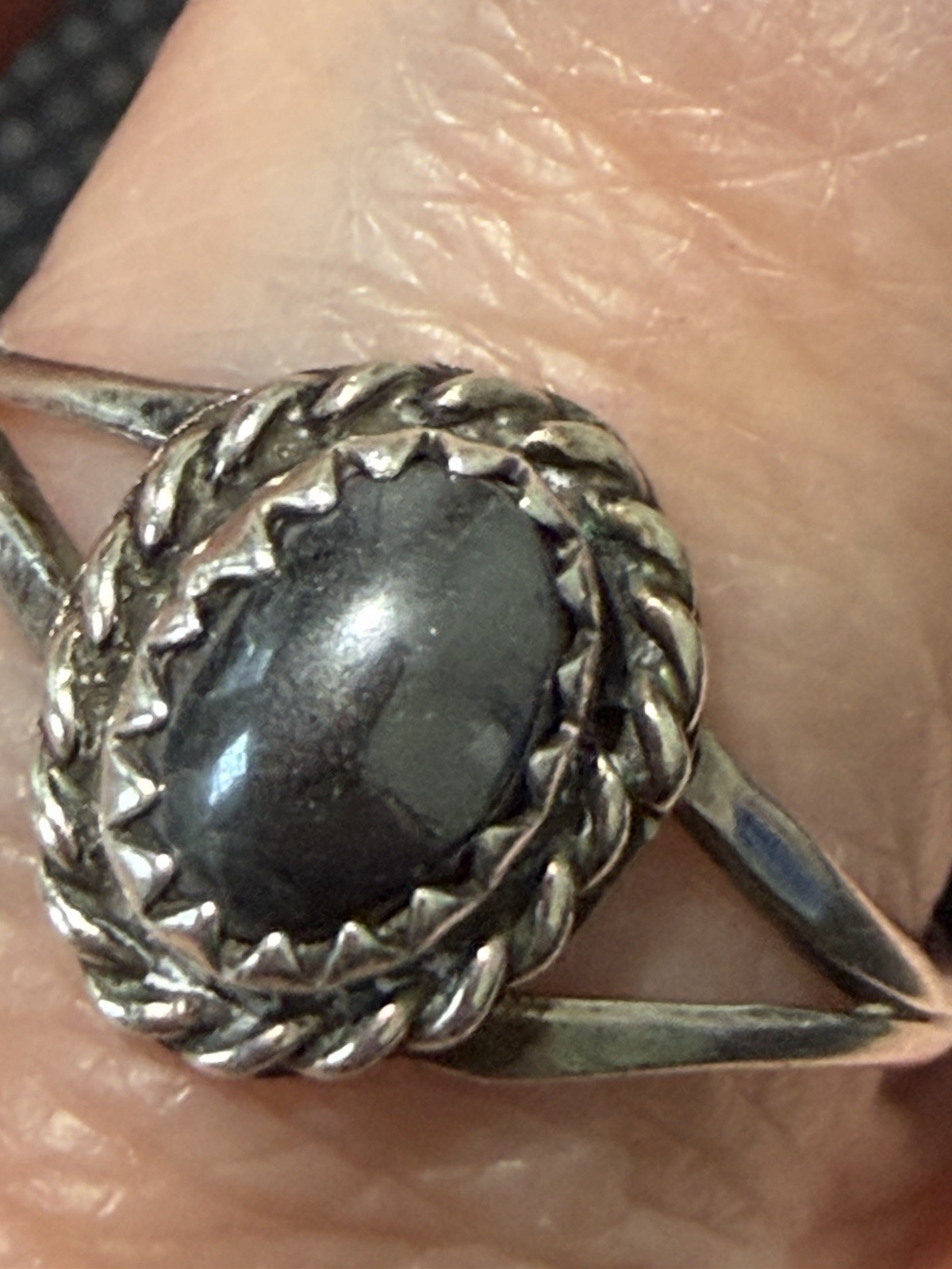 VINTAGE SOUTHWESTERN STYLE OVAL HEMATITE SPLIT SHAFT RING SIZE 8.75