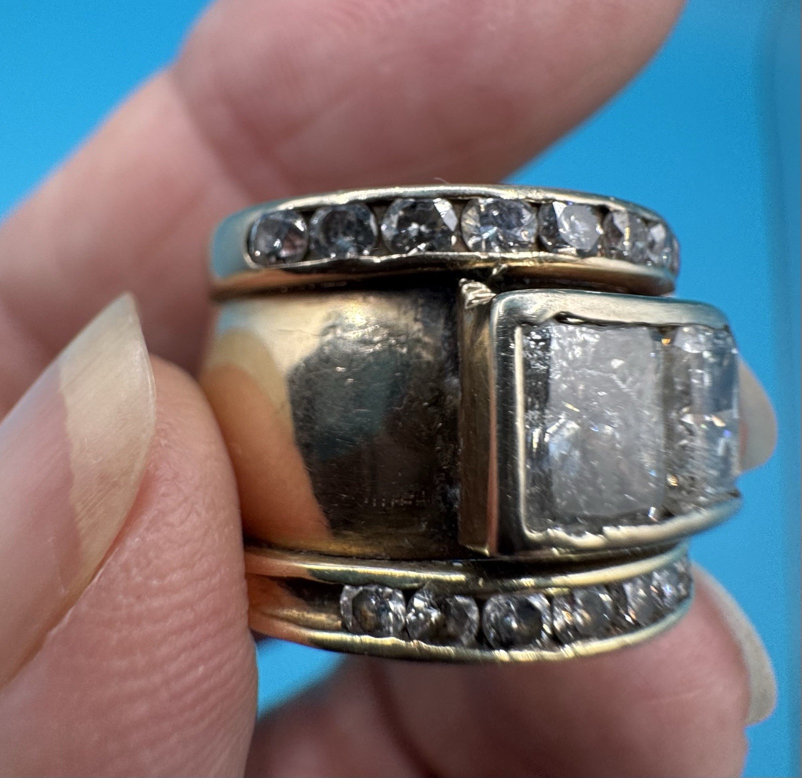 Vintage Estate Wide 14k Gold 3 Stone Diamond 3 Tcw & Two Gaurd 23 Stones Ring