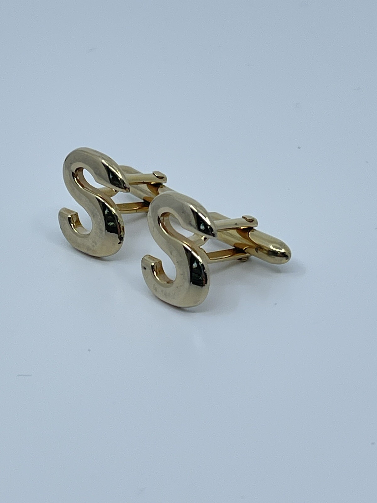 Vintage Swank cufflinks and tie clip monogram beveled S gold tone bullet backs