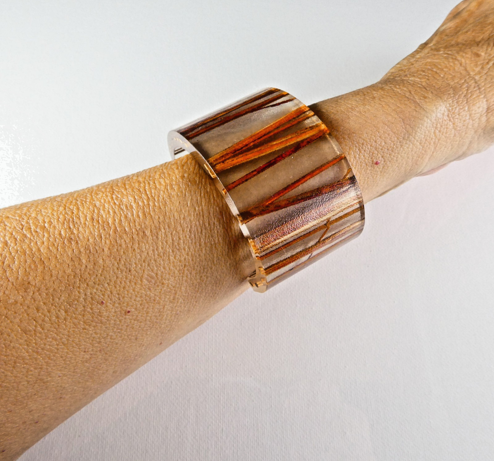 Vintage Lucite Modernist Cuff Bracelet Thick Chunky Brown Linear Inlays NICE!