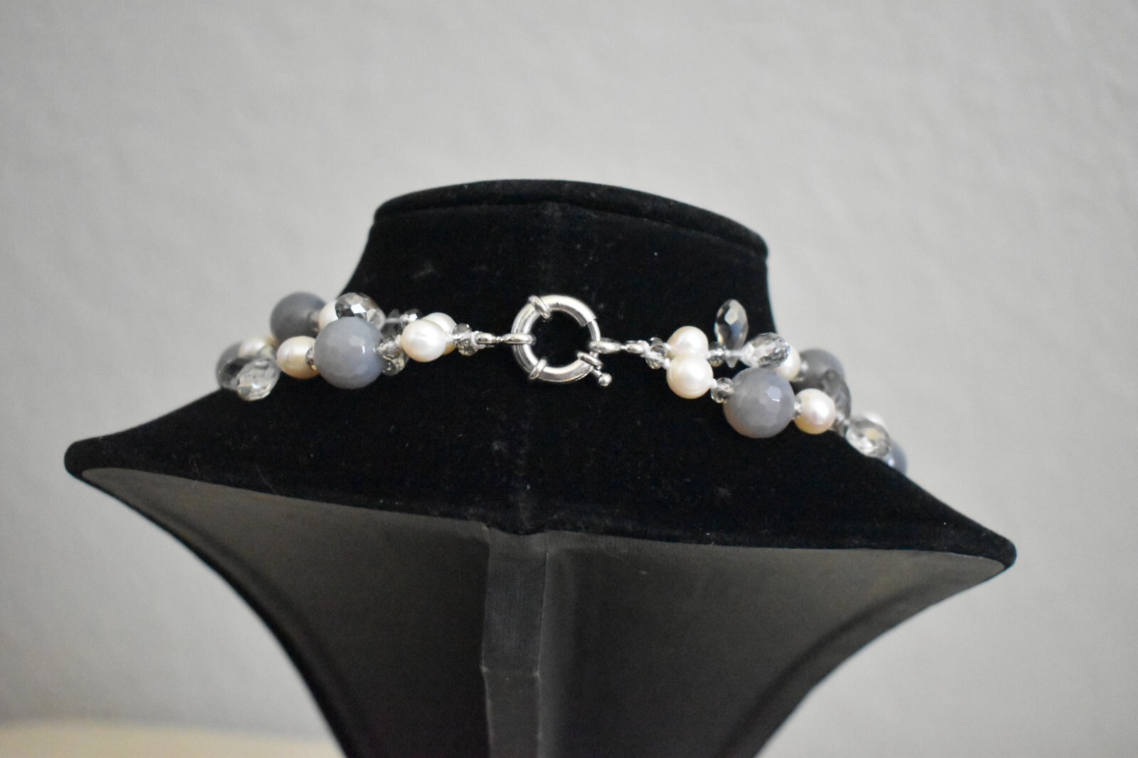 Vintage necklace with gray gemstones and pearls perfect for a evening dress
