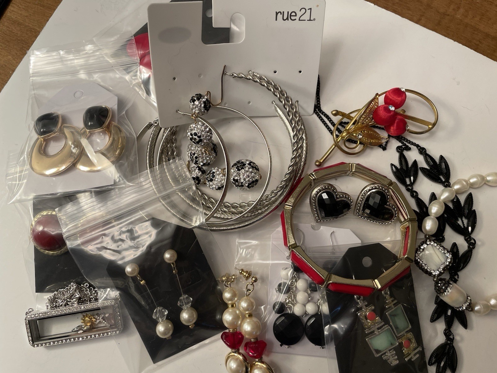 4.6 Lbs Mixed Beaded Jewelry Lot Black Red White Silver Tone Gold Tone Boho Vtg