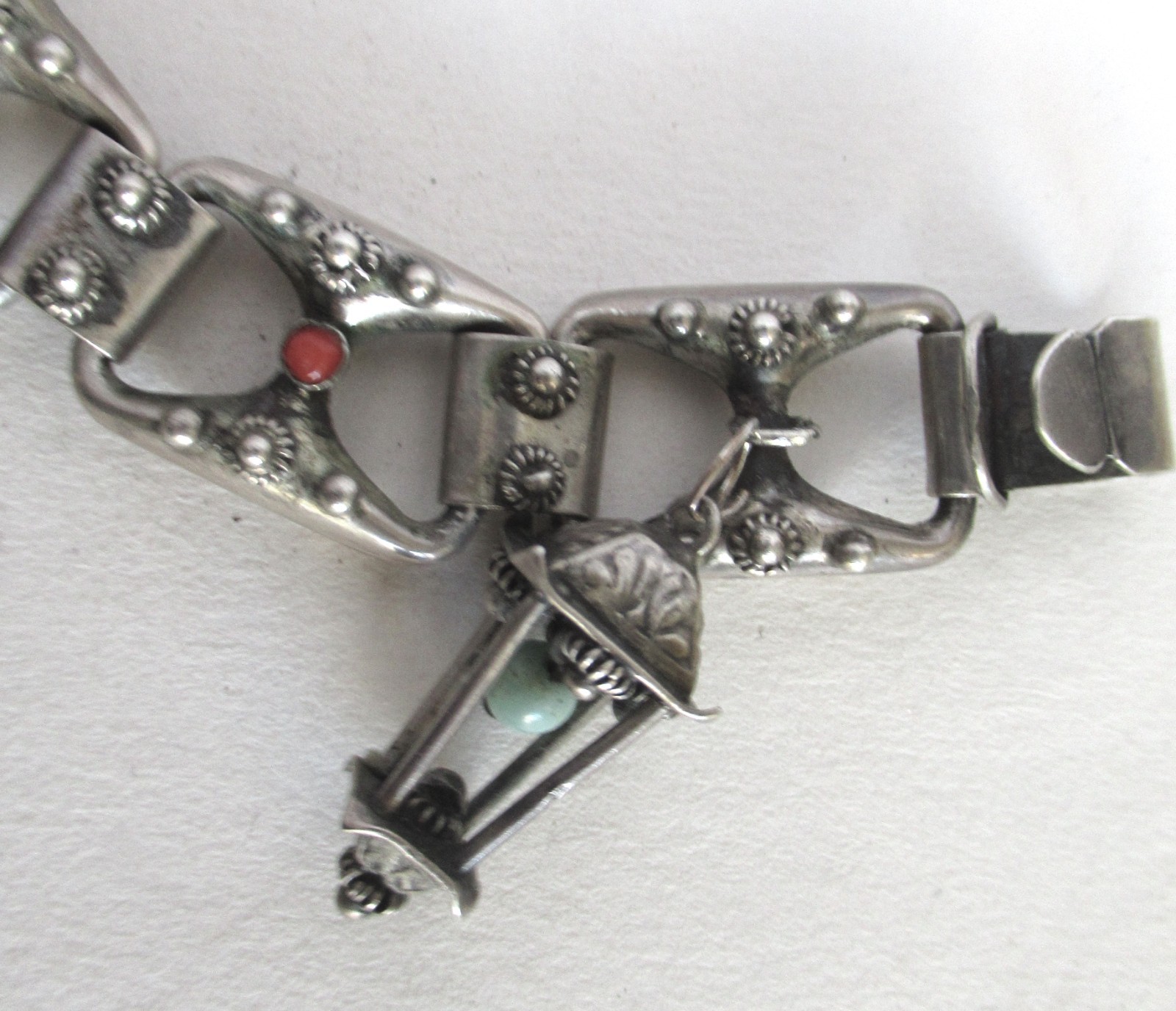 VINTAGE ITALY ETRUSCAN CANNETILLE FOB 800 STERLING & CORAL BRACELET, 43 GRAMS