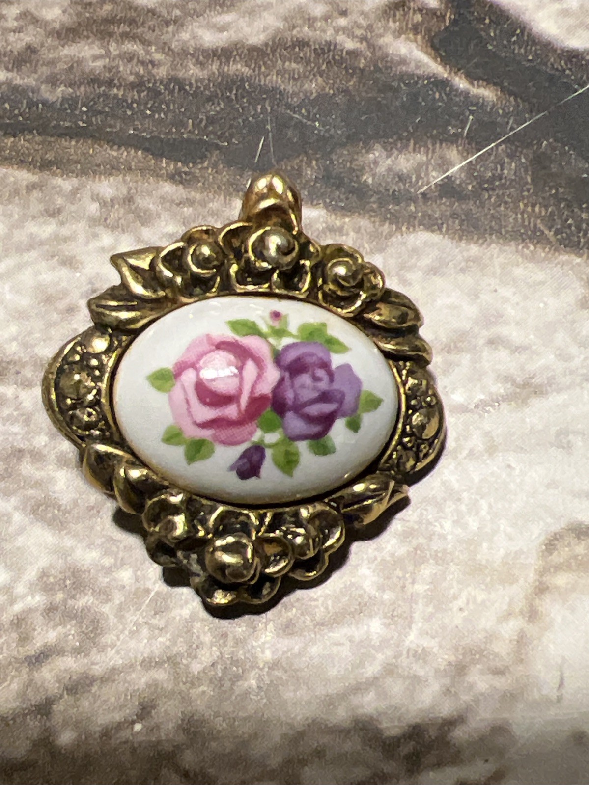 Vintage Avon Victorian Style Ceramic & Metal Rose Pendant Chain Not Included