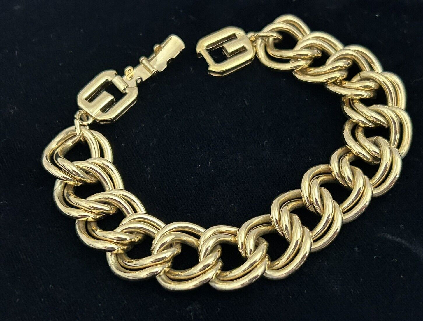 VTG GIVENCHY Gold Tone Bracelet Wheat Spiga Chain 2G Logo Clasp 7.5″ Signed