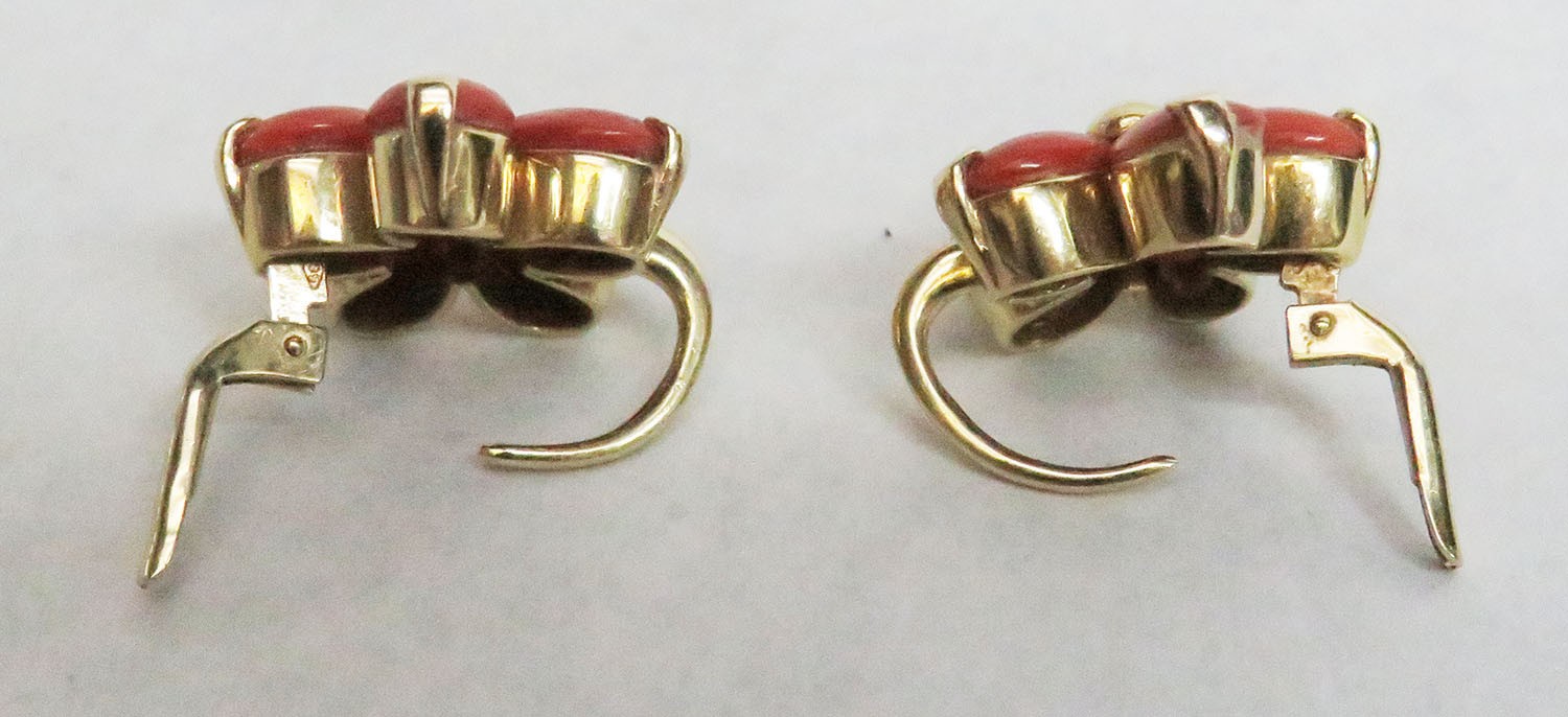 BEAUTIFUL VINTAGE 14K GOLD & RED CORAL FLOWER SHAPE EARRINGS