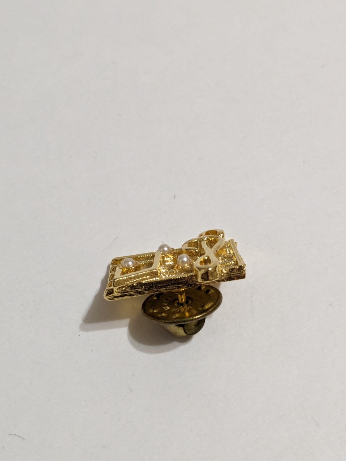Gold Tone Musical Notes Brooch/Pin With Faux Pearls. 3/4″.