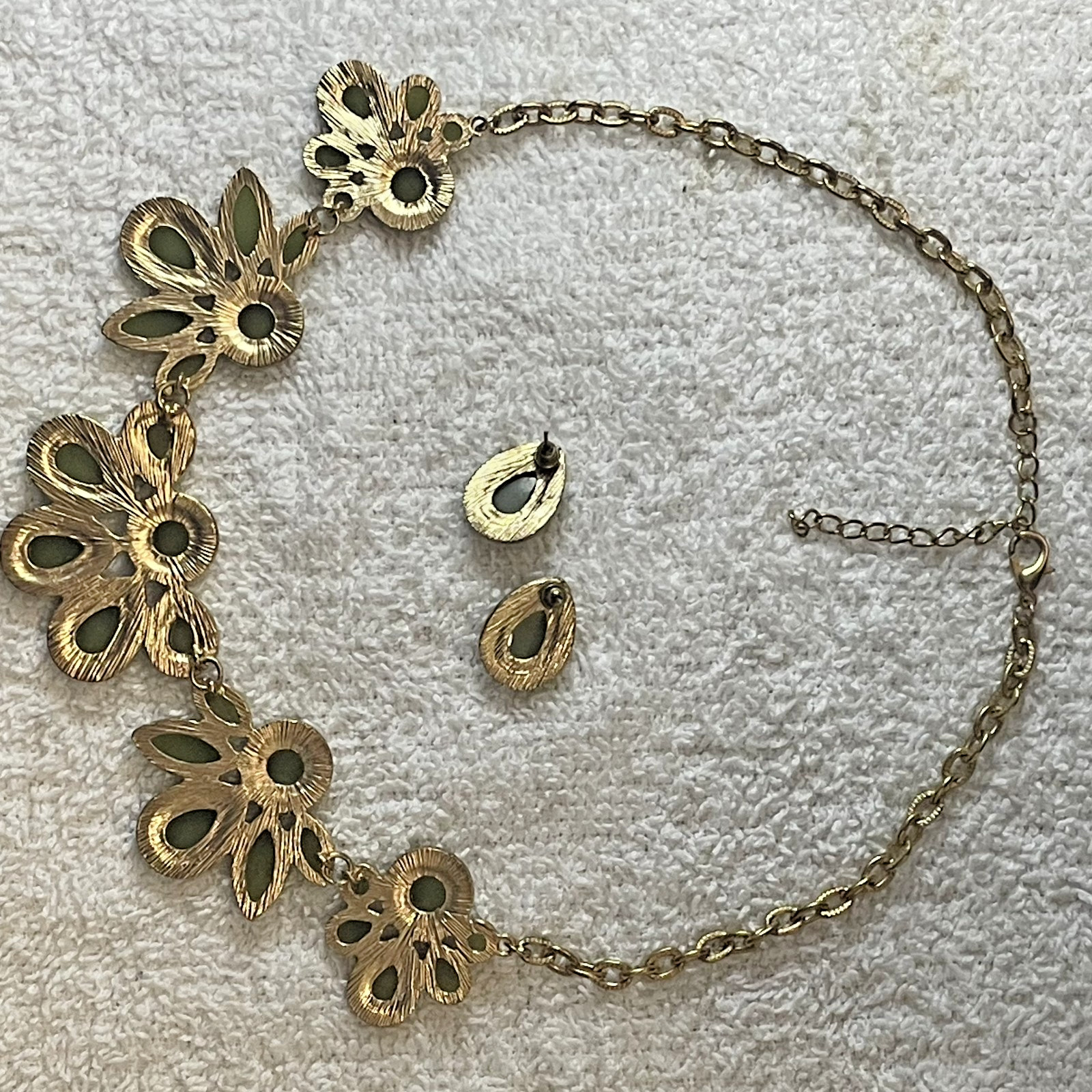 Unbranded Gold Tone Statement Necklace & Earrings Set with Olive Green Stones