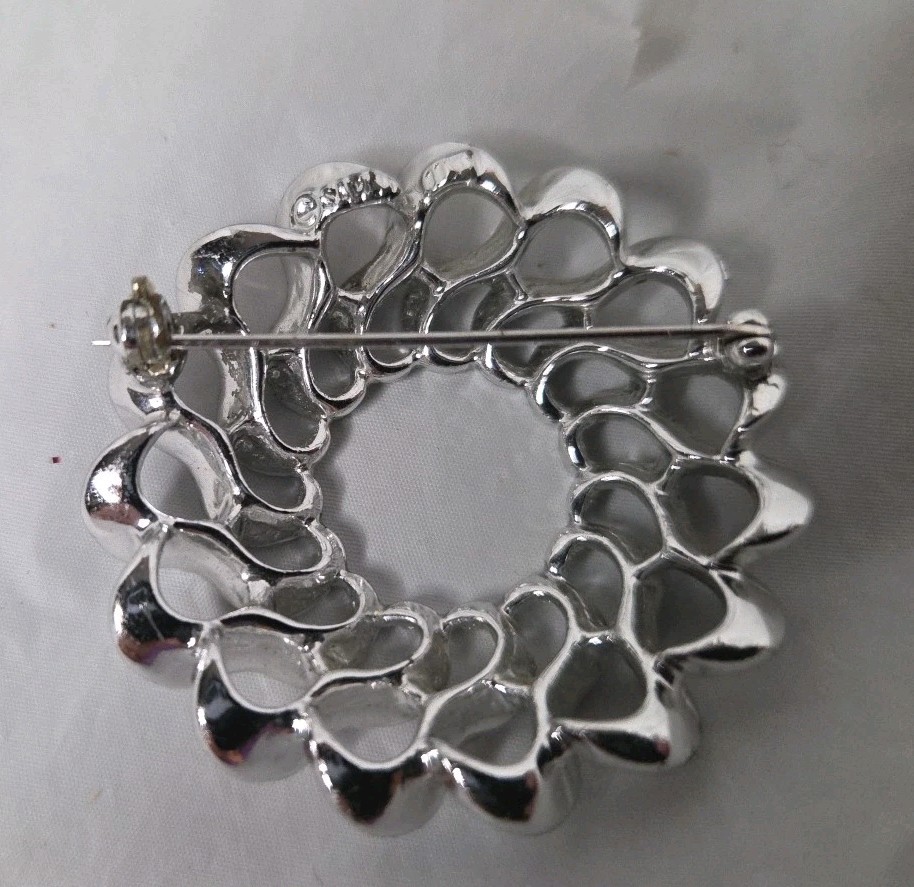 Vintage Silver Tone Geometric Swirl Ribbon Brooch Signed Sarah Coventry Used