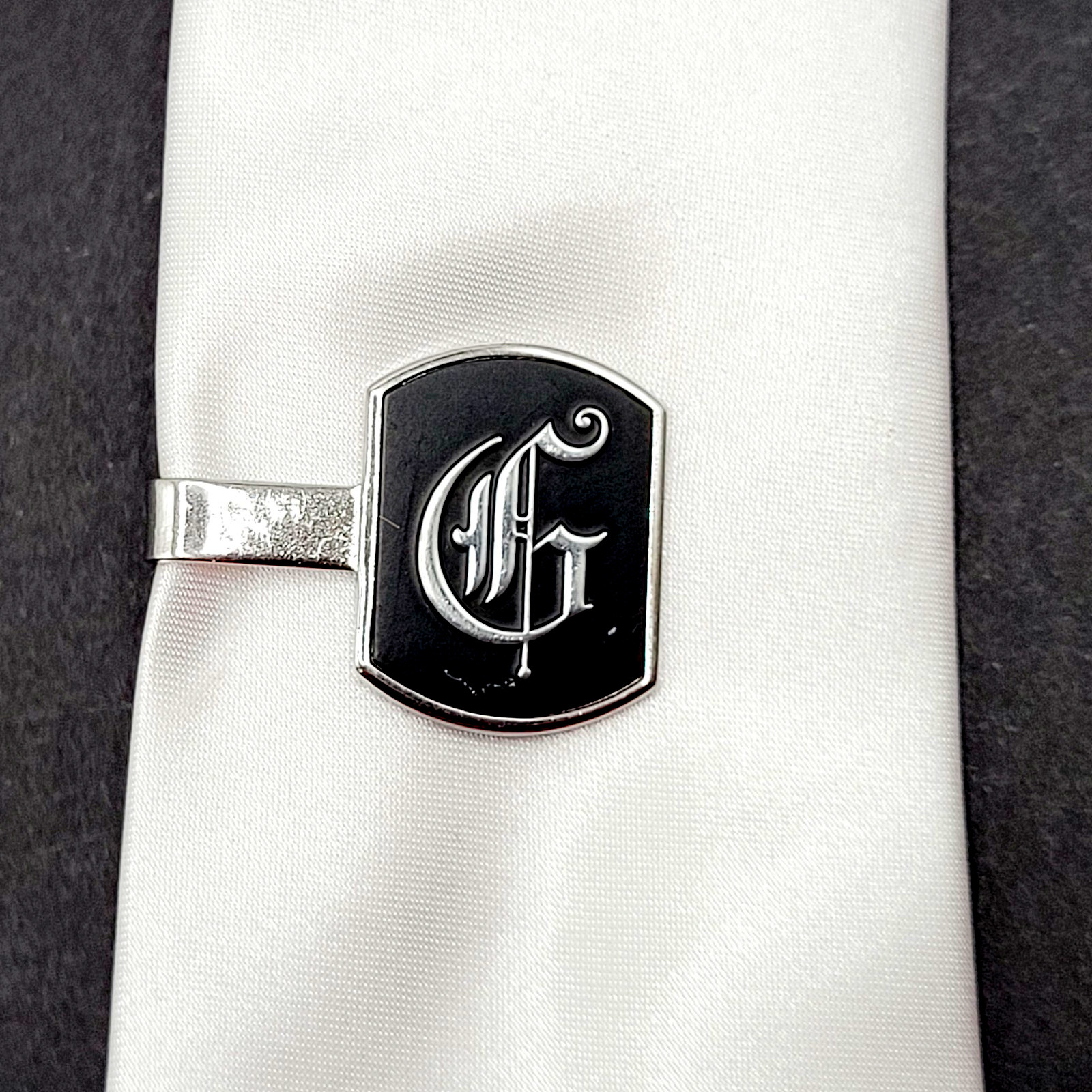 G Letter Old English Script Silver Tone Black Enamel SWANK Tie Clip Clasp