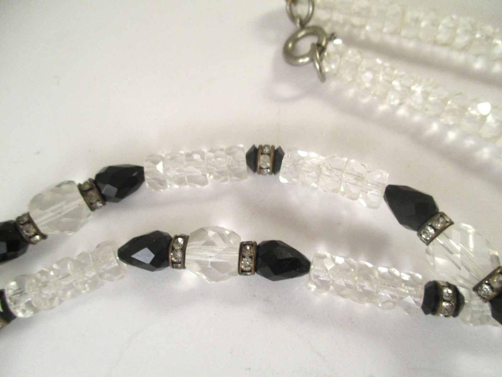 Vintage BLACK & CLEAR GLASS RHINESTONE RONDELLE BEADED NECKLACE 31-1/4″