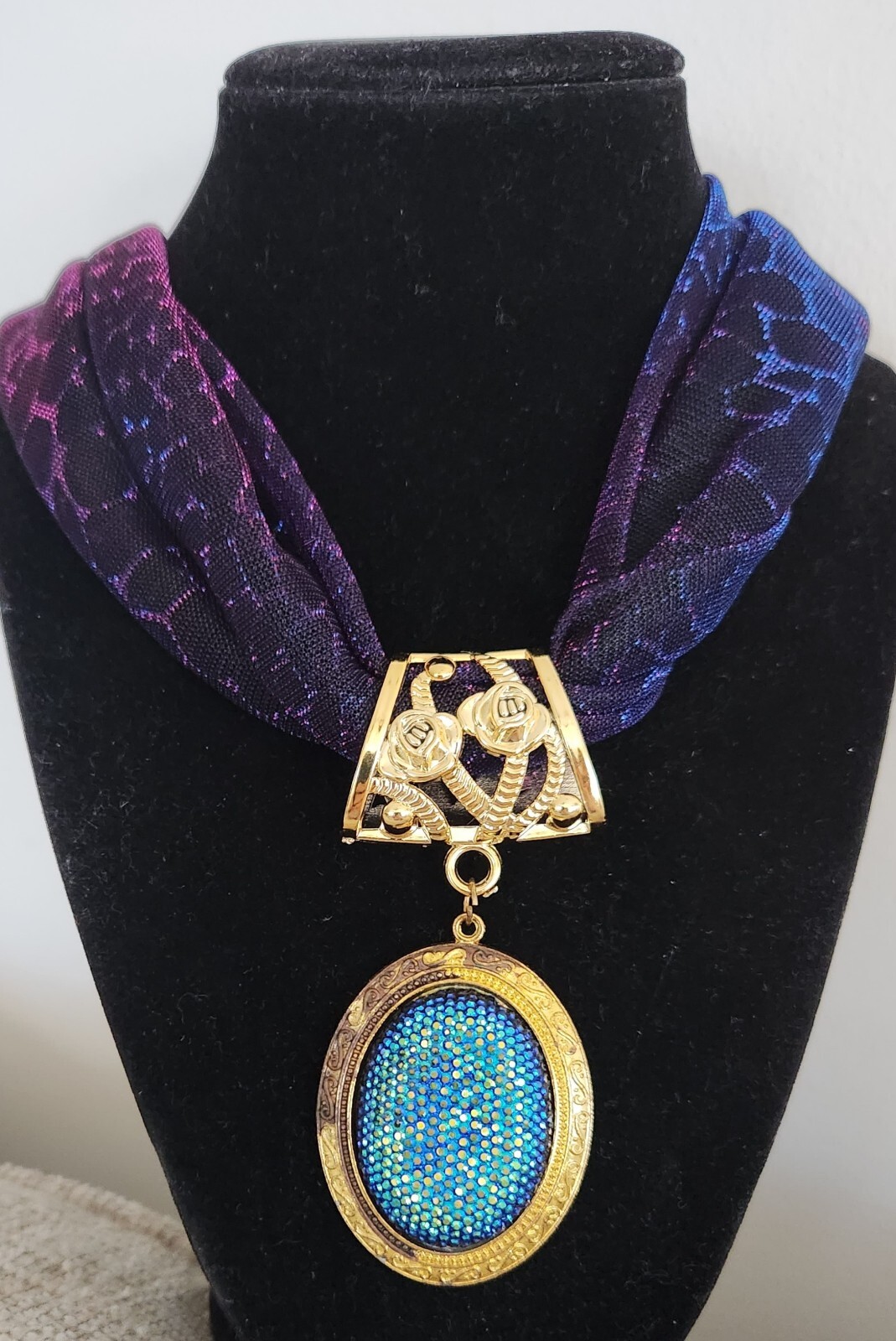 Violet Blue Druzy Rhinestone Pendant Sheer Fabric 15 In Pendant 2″×1.5″ Dented