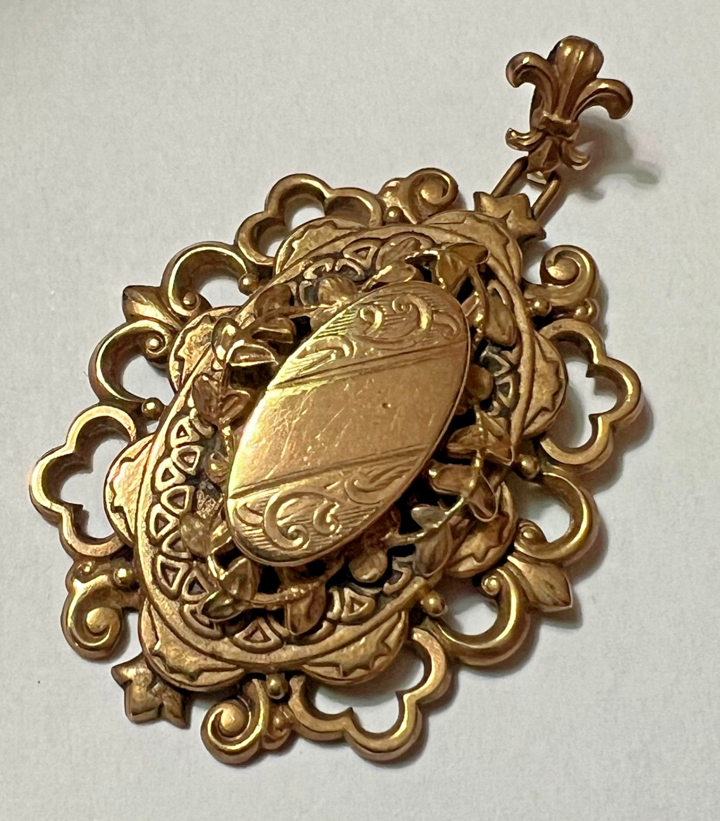 ANTIQUE PENDANT MEDALLION FLEUR DE LIS UNMARKED LIKELY GOLD-FILLED 2 3/8″ LONG