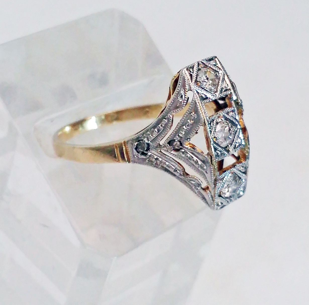 BEAUTIFUL VINTAGE ESTATE ART DECO 18K GOLD & 0.35CT DIAMONDS STYLISH RING