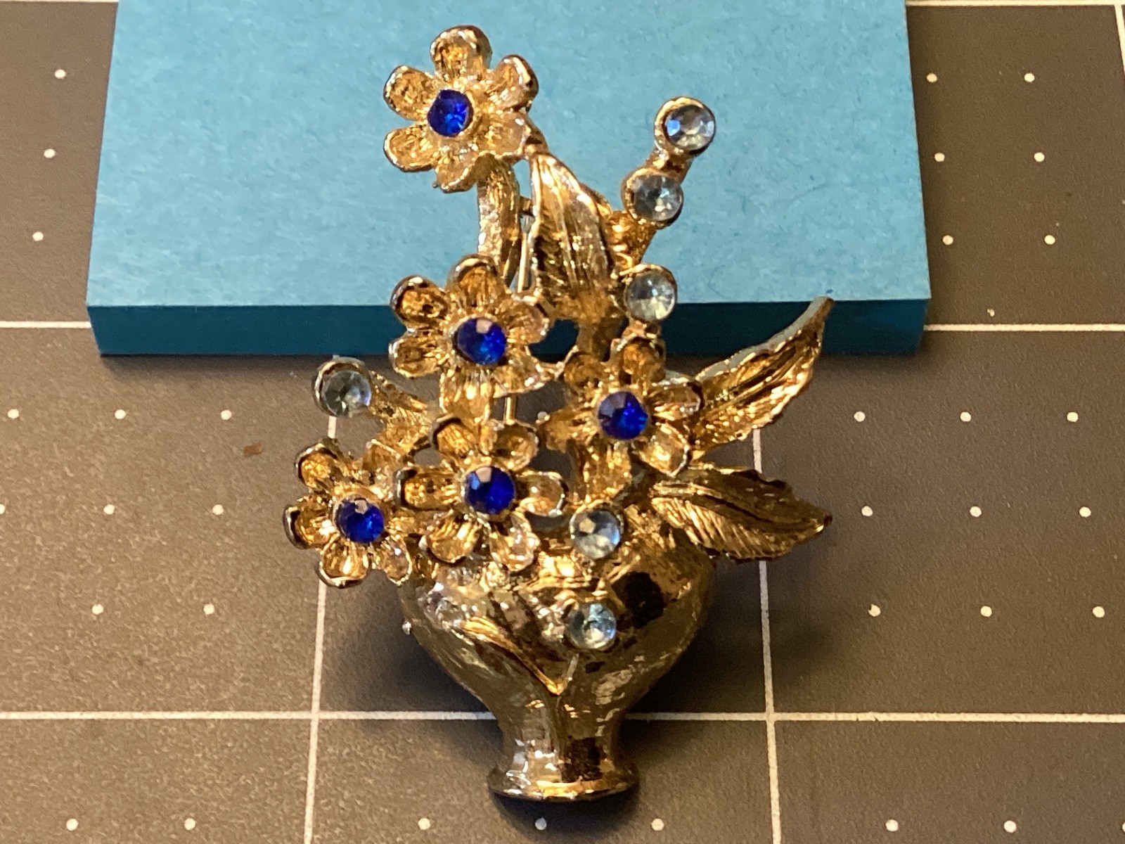 Vintage Floral Flowers Blue Crystals Gold Tone Bouquet Vase Pin Brooch 2.7″ H