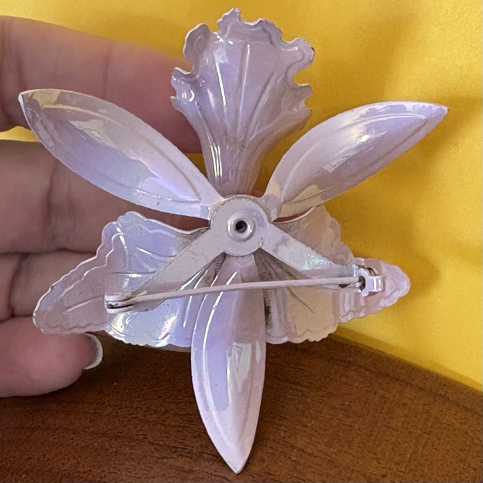 Vtg Flower Power Orchid Brooch Iridescent Lilac Purple Enamel Rhinestone PinREAD