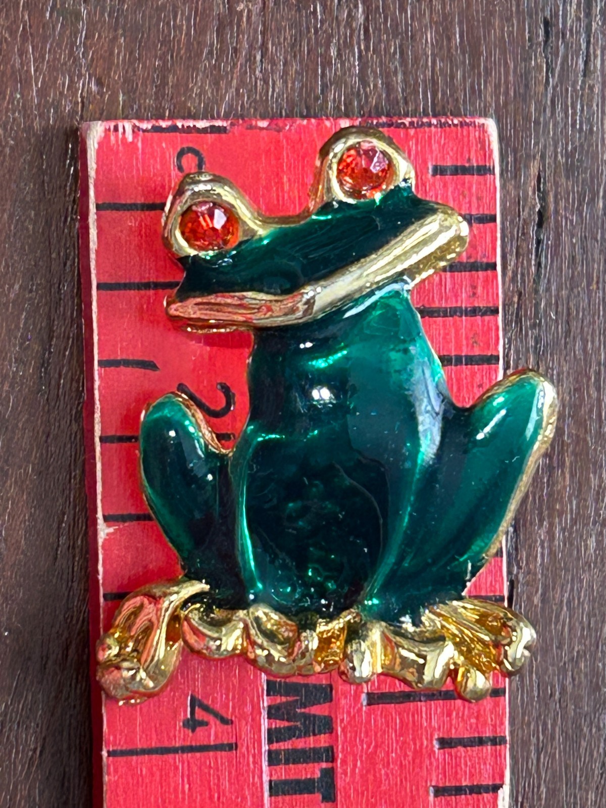Vtg Gold Green Red Eyes Enamel Frog Brooch Cute & Derpy (CJ1)