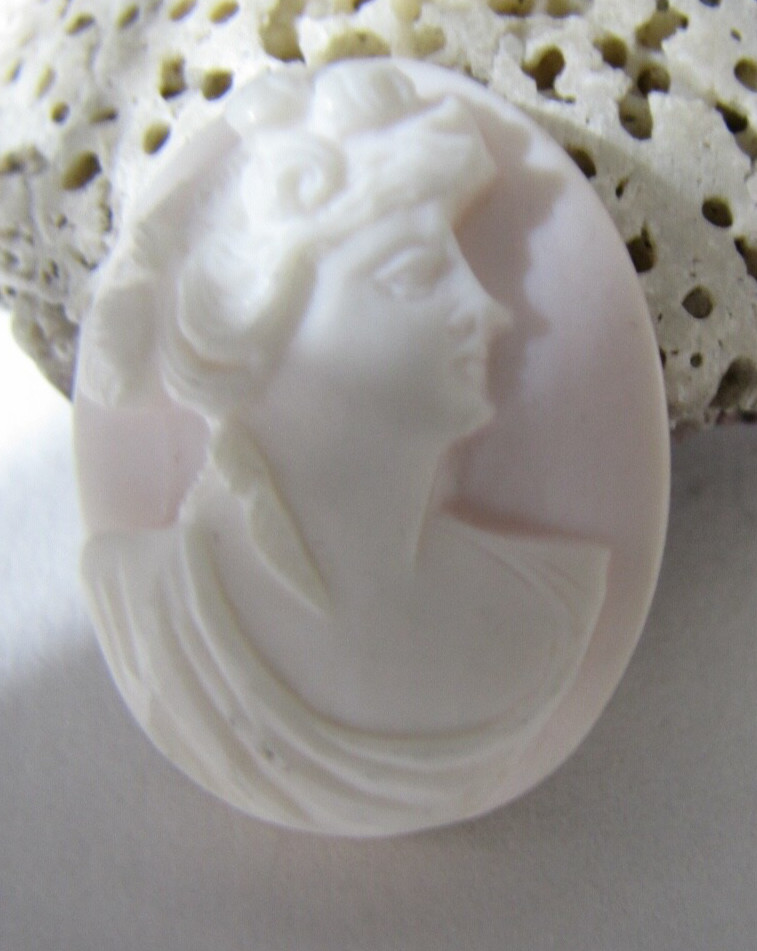 High Relief Conch Shell Cameo Lady Portrait Pink Hand Carved Loose 26mm