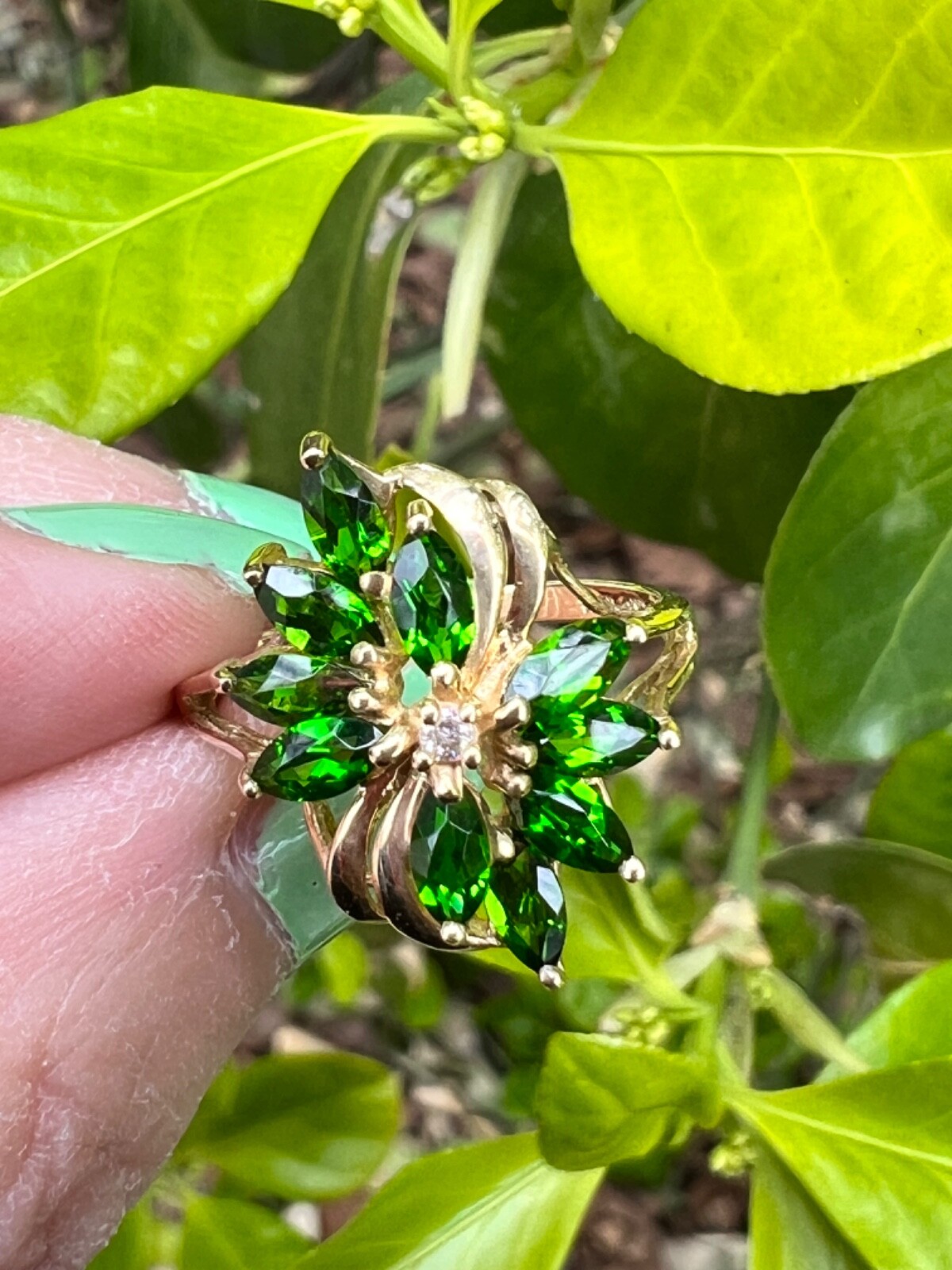 VINTAGE 14K YELLOW GOLD VIVID GREEN CHROME DIOPSIDE DIAMOND COCKTAIL RING