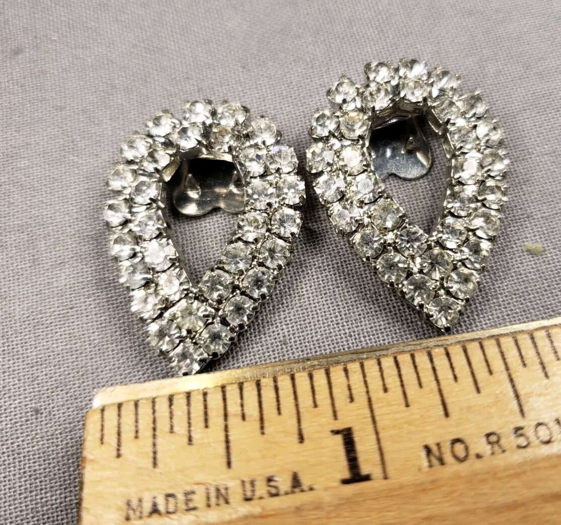 VINTAGE PRONG SET RHINESTONE TEARDROP METAL SHOE, SCARF CLOTHING CLIPS A53