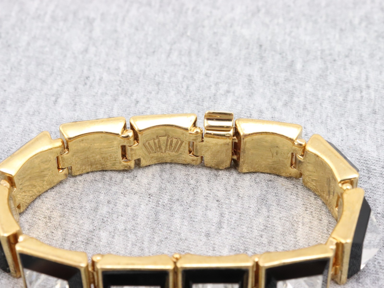 7″ Vintage Henri Bendel Square Crystal Rhinestone Clasp Bracelet Gold Tone Heavy